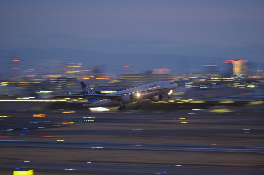 ANA B777-200@伊丹