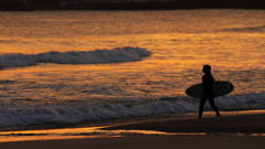 いざ、夕暮れの海へ