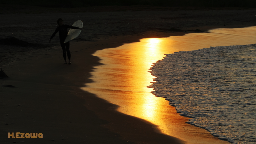 evening surfer