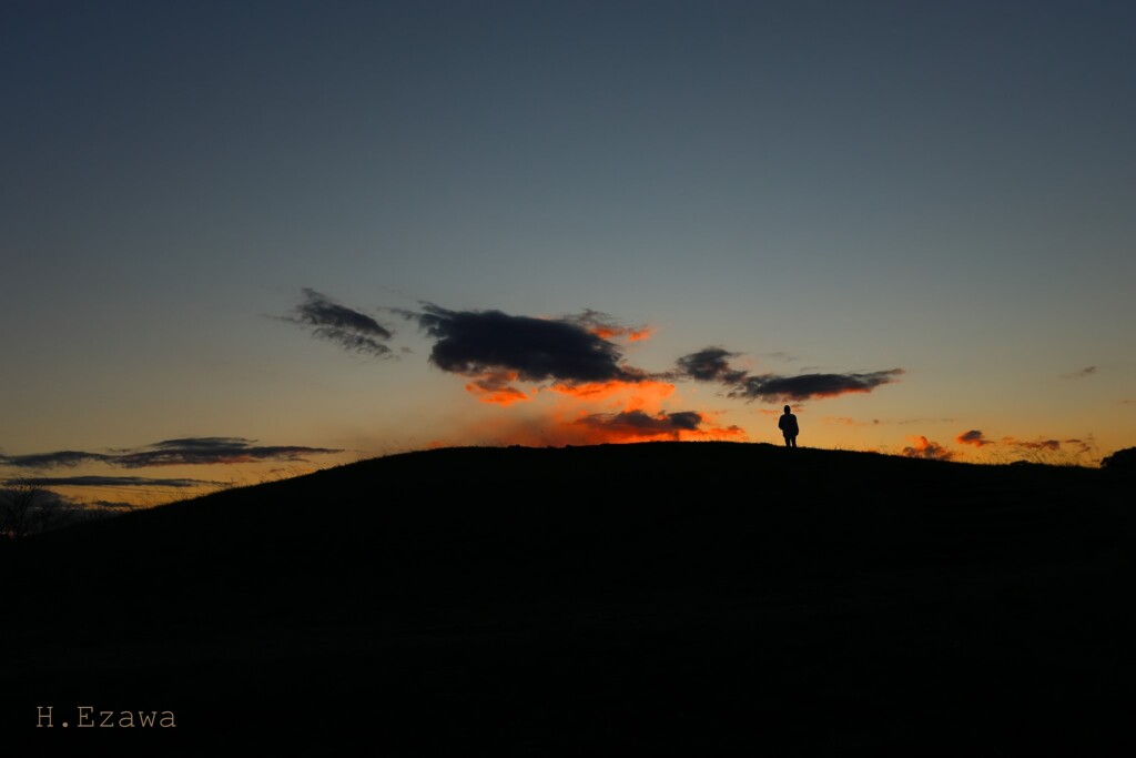 丘の上の夕日