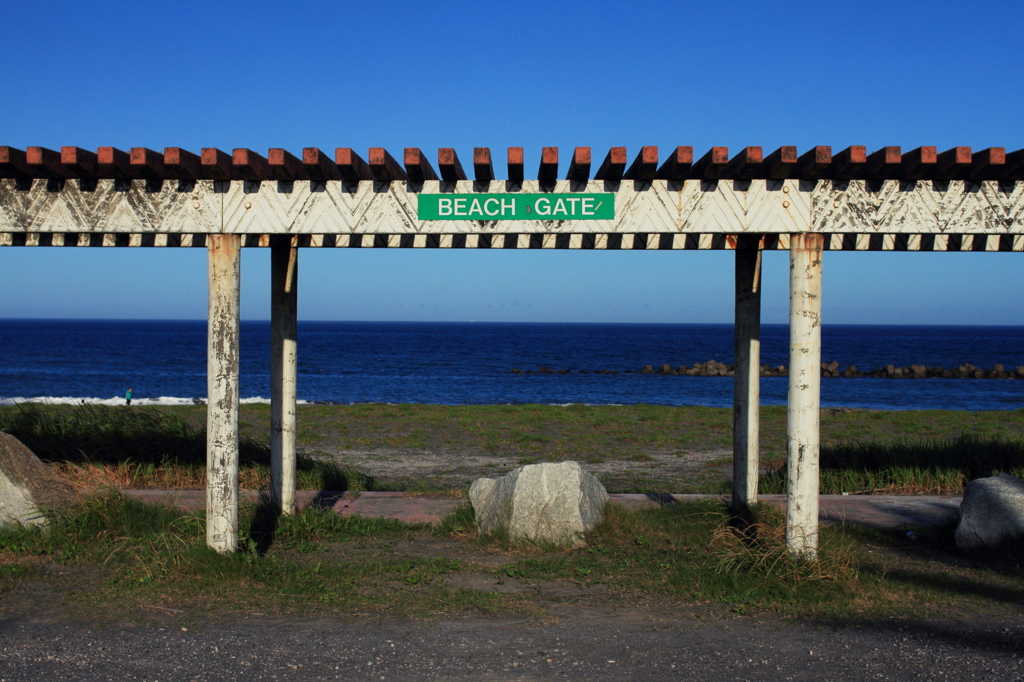 BEACH GATE