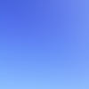 澄んだ空の下で
