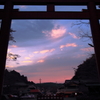 鳥居の中の夕空