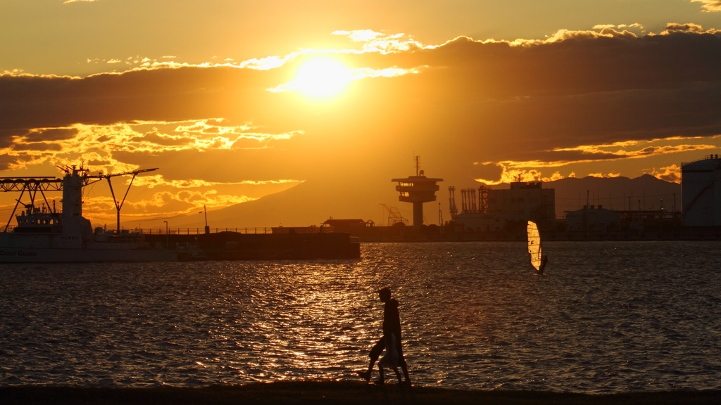 港の夕暮れ