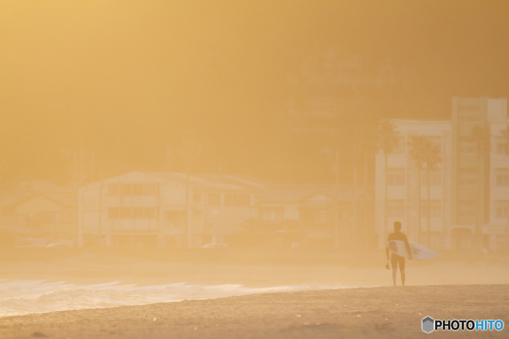 Evening surfer