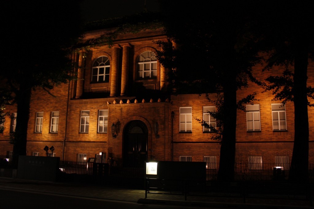 夜のこども図書館