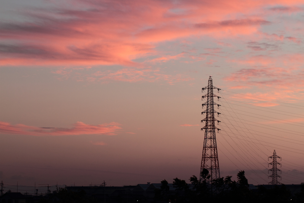 夕空に鉄塔