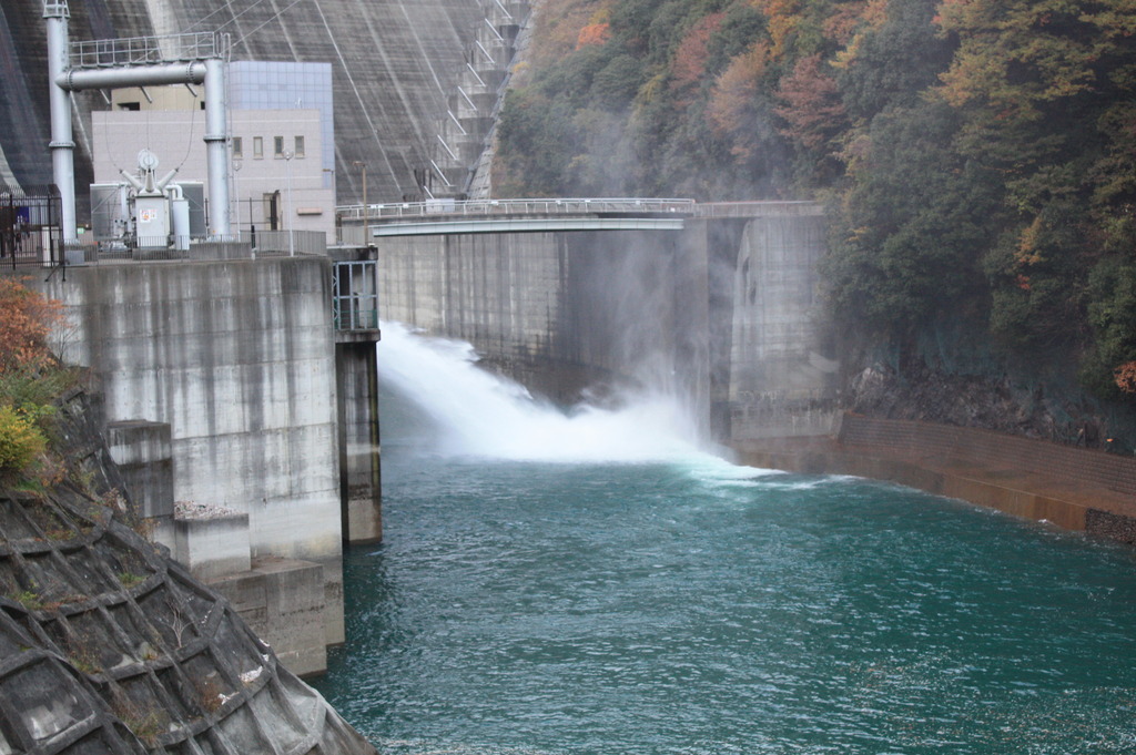 青い水