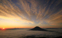 雲上の朝焼け　蝦夷富士