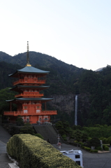 三重塔と那智の滝
