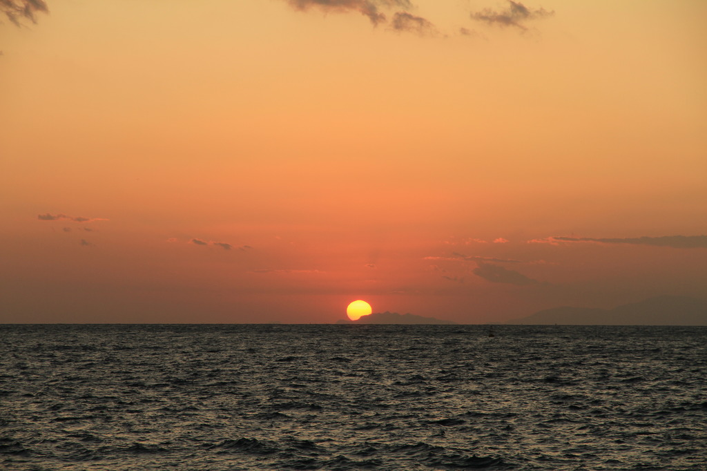 瀬戸内に沈む夕日