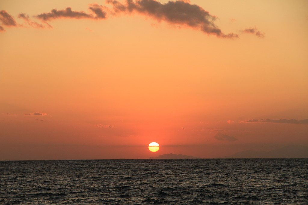 瀬戸内に沈む夕日