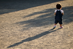 影伸びて…