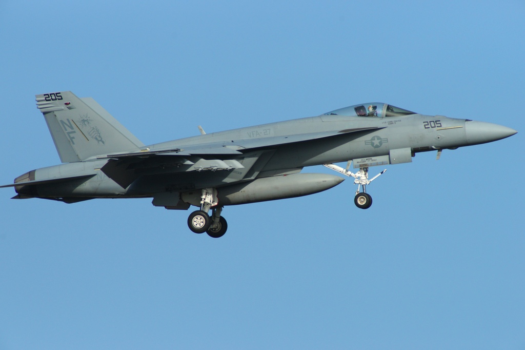 F/A-18E　NF205