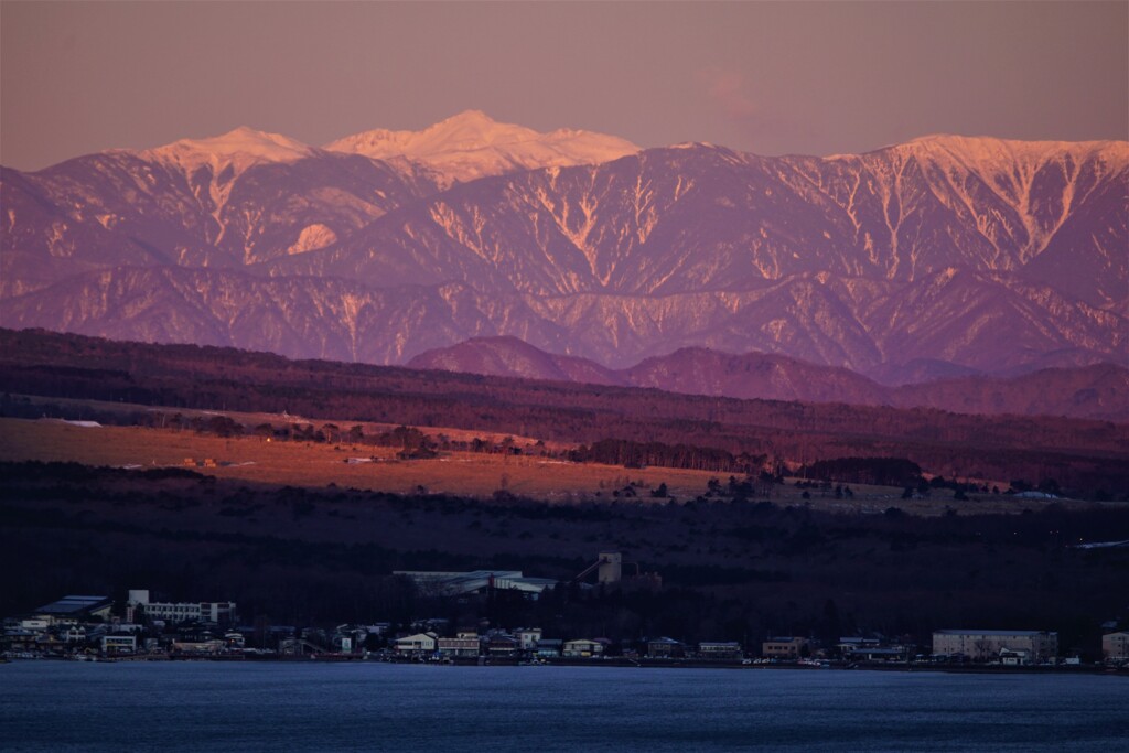 朝日を浴びる南アルプス連峰　２