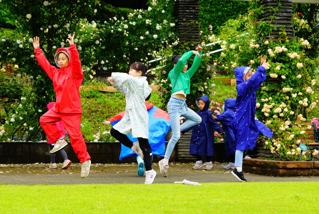 Dancing Children　②