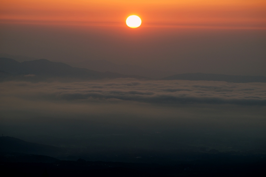 旭日の雲海
