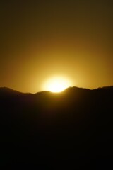 稜線に沈む夕日（3月5日）
