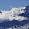 裾野を這う雲