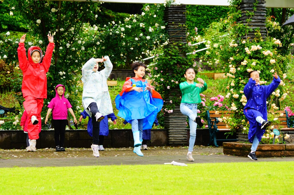 Dancing Children　③