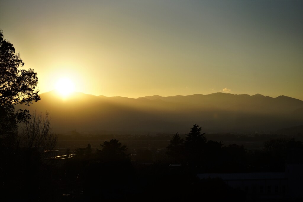 阿夫利山の山影