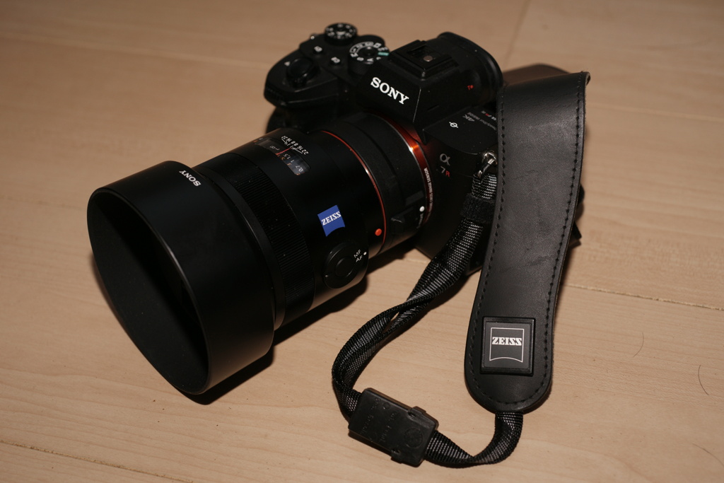 ZEISSのレンズとストラップ
