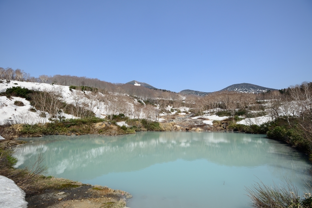 こんなところにも青い池が