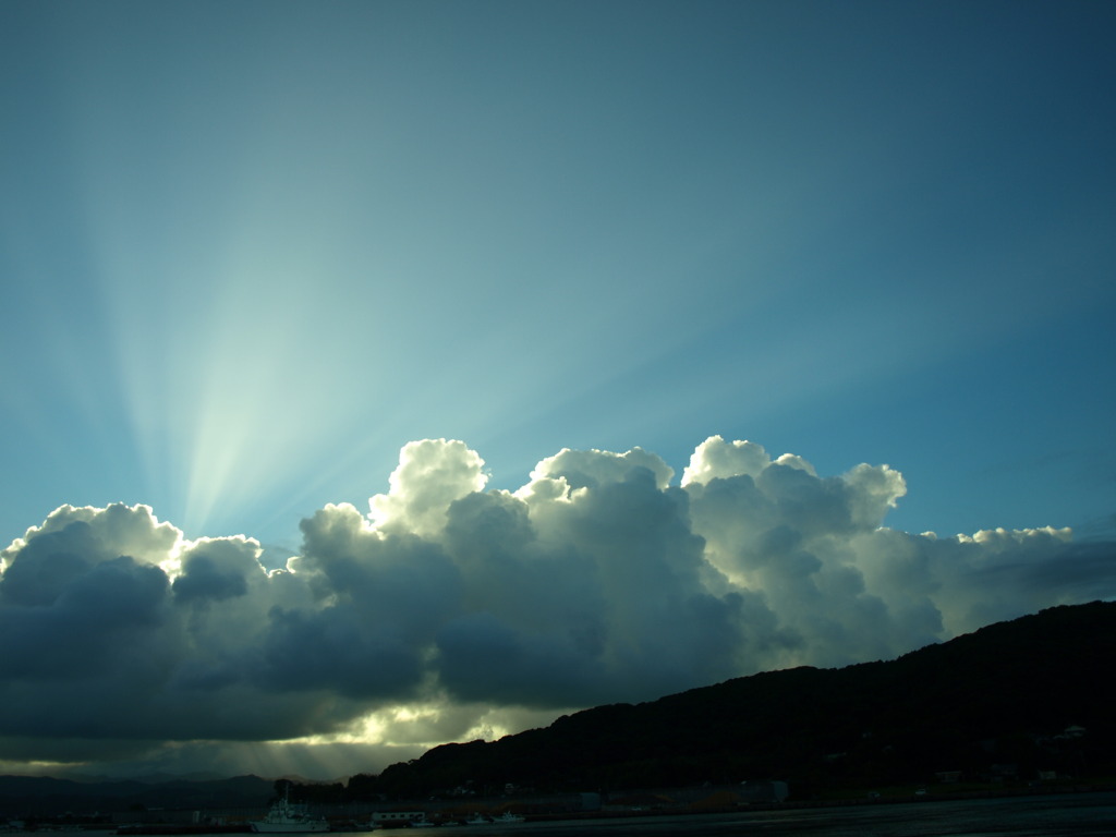 白雲と陽光