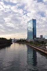 大阪クリスタルタワー