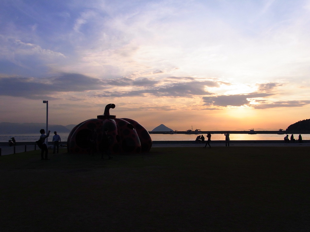 直島：本村港