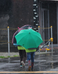 まだ雨，でも帰りは晴れ