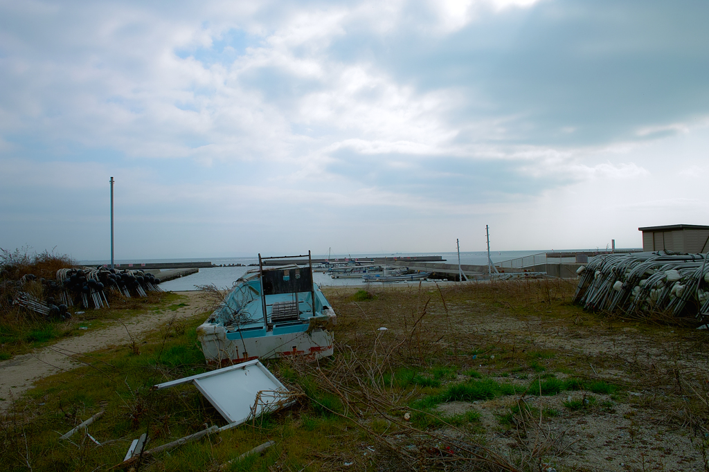 廃船と看板