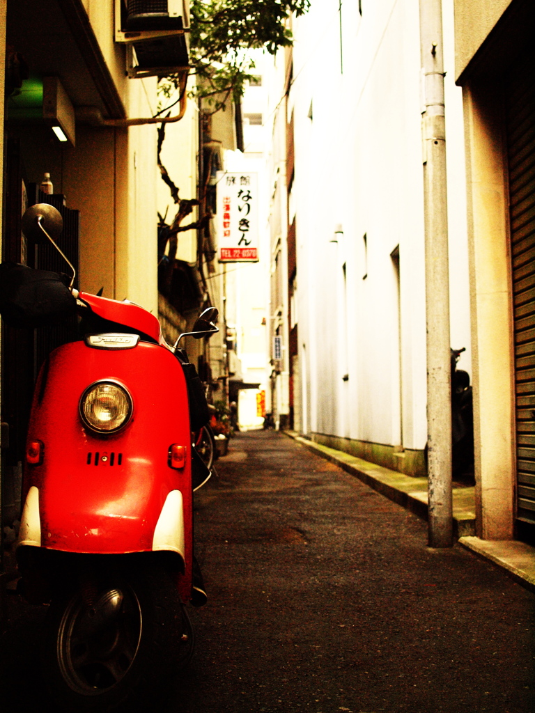 路地裏散策　旅館の裏