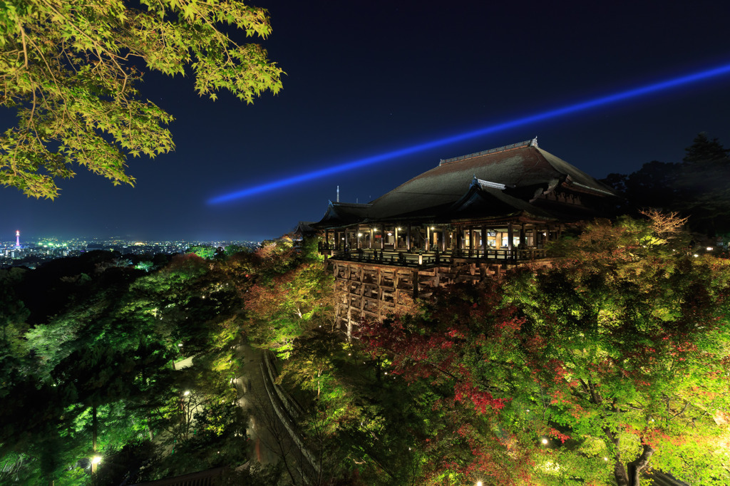 紅葉まであと少し・・清水寺のライトアップ