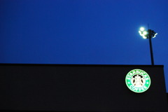 青と黒　スタバの夜。
