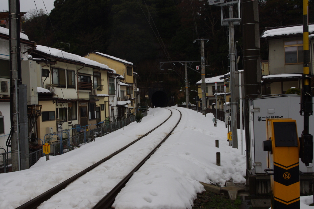 IMGP6809　　雪国の線路とトンネル