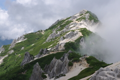 燕山荘から望む燕岳