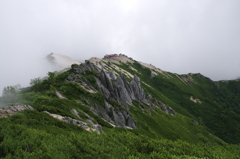 燕岳から望む燕山荘