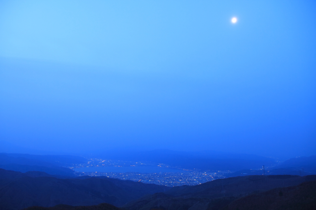 朝靄の中に
