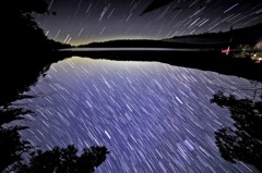 天地の狭間・・・星流れる池