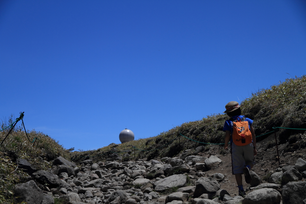 頑張れ・・小さな登山者