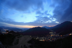 竹田城より和田山の町を臨む