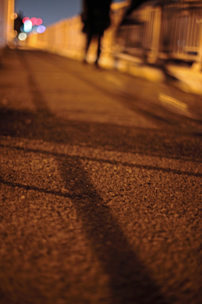 Shadows　on　the　Bridge