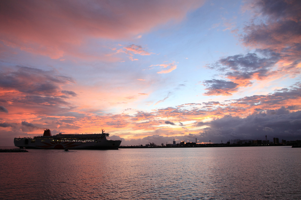 The　Arrival　in　Port