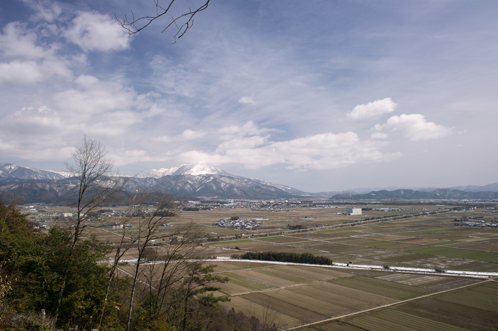 虎御前山砦から望む伊吹山