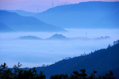 里山の霧景