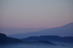 朝靄と南アルプス