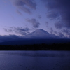 夜明け富士（河口湖畔より）