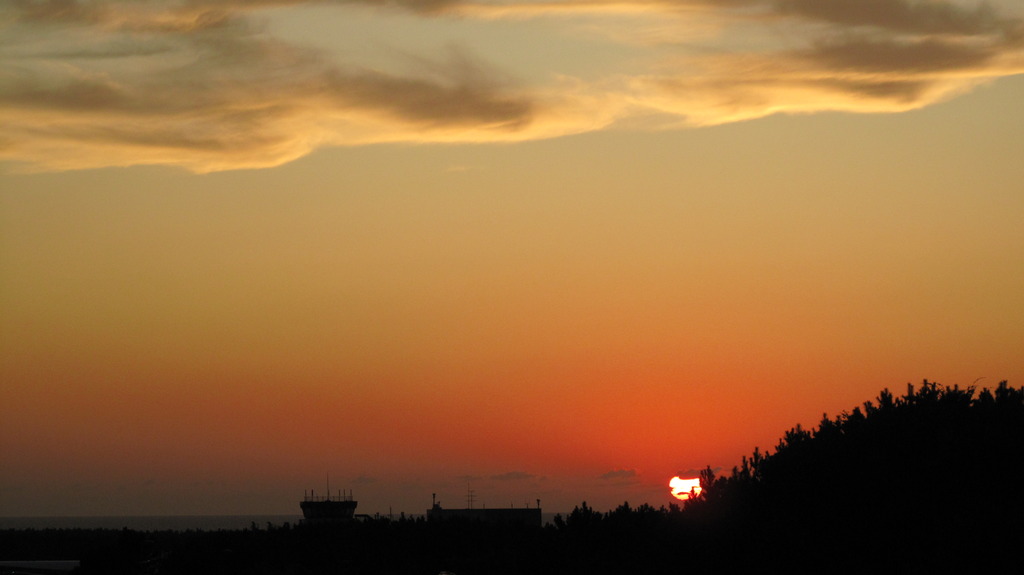 飛行場の夕陽