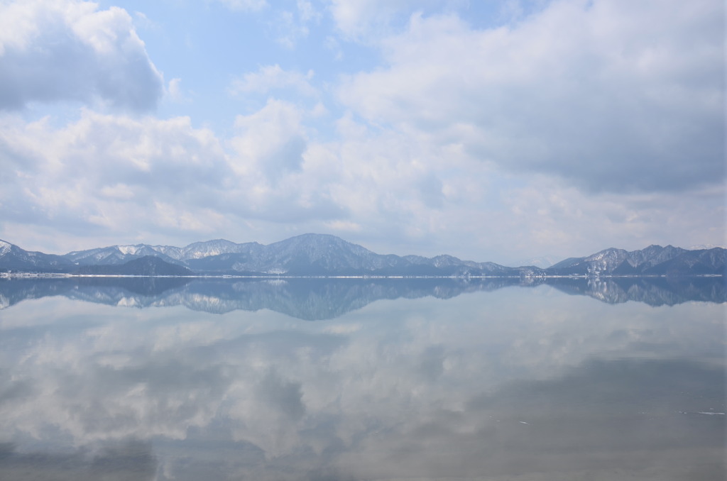 春の田沢湖